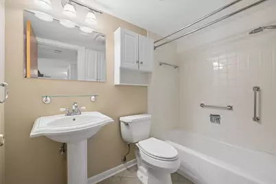 5300 Walnut Avenue #10A, Downers Grove, IL 60515 - Photo 8