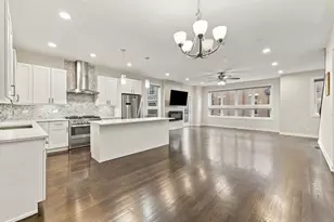 2957 W Cornelia Ave, Chicago, IL 60618 - Photo 12
