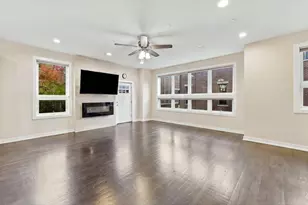 2957 W Cornelia Ave, Chicago, IL 60618 - Photo 10