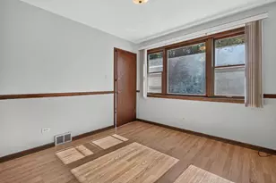 2829 W 101st St, Evergreen Park, IL 60805 - Photo 12