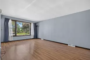 2829 W 101st St, Evergreen Park, IL 60805 - Photo 4