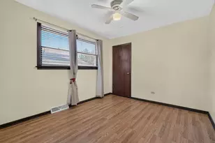 2829 W 101st St, Evergreen Park, IL 60805 - Photo 16