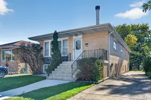 2829 W 101st St, Evergreen Park, IL 60805 - Photo 2