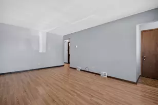 2829 W 101st St, Evergreen Park, IL 60805 - Photo 6