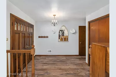 8201 Crestview Drive, Willow Springs, IL 60480 - Photo 4