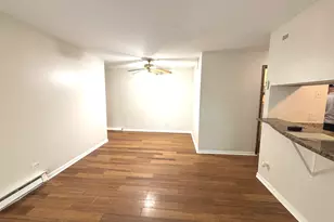 1375 N Winslowe Dr, Palatine, IL 60074 - Photo 2