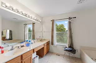 1381 Callen Ln, Des Plaines, IL 60016 - Photo 16