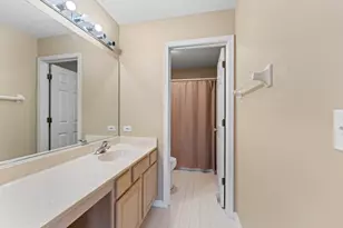 1381 Callen Ln, Des Plaines, IL 60016 - Photo 14