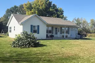 603 N Mill St, Aroma Park, IL 60910 - Photo 1