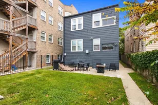 6044 N Fairfield Ave, Chicago, IL 60659 - Photo 8