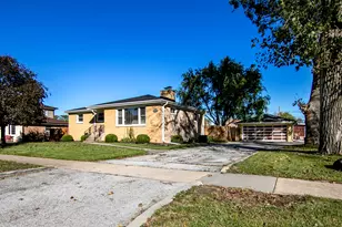 6420 W 82nd St, Burbank, IL 60459 - Photo 2