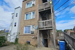 619 E 102nd Pl, Chicago, IL 60628 - Photo 2