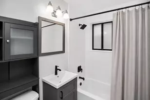 810 W Lakeside Pl, Chicago, IL 60640 - Photo 20
