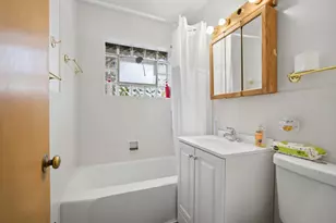 5323 Enfield Ave, Skokie, IL 60077 - Photo 10