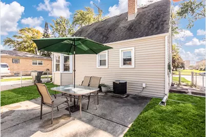 8316 W Oak Avenue, Niles, IL 60714 - Photo 2