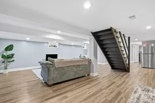 7450 S Bennett Ave, Chicago, IL 60649 - Photo 18