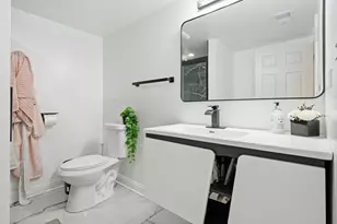 7450 S Bennett Ave, Chicago, IL 60649 - Photo 20