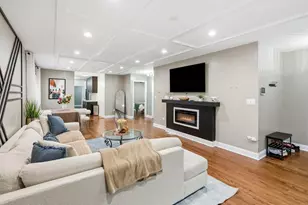 7450 S Bennett Ave, Chicago, IL 60649 - Photo 4