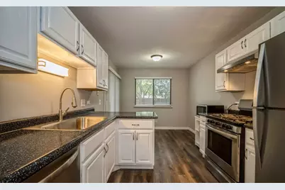 1112 Scanlon Drive #A1, Wheeling, IL 60090 - Photo 2