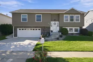944 Lacrosse St, Carol Stream, IL 60188 - Photo 1
