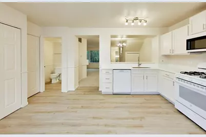 319 W Whispering Oaks Lane, Round Lake, IL 60073 - Photo 6