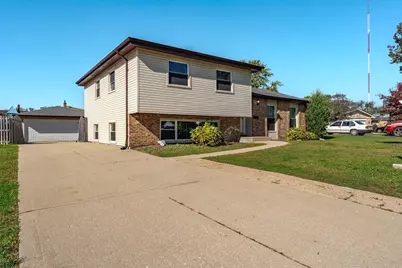 100 S Mill Meadow Lane, Addison, IL 60101 - Photo 2