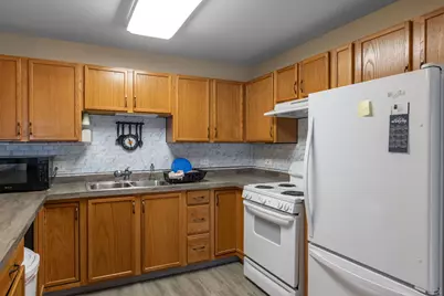 801 N McLean Boulevard #222, Elgin, IL 60123 - Photo 10