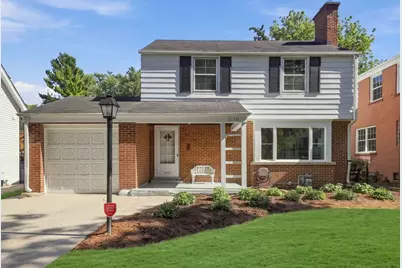 2111 Lincolnwood Drive, Evanston, IL 60201 - Photo 2