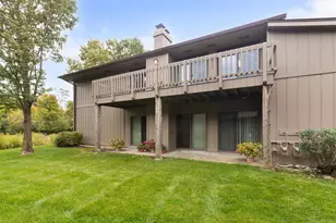 29W381 Emerald Green Dr, Warrenville, IL 60555 - Photo 1