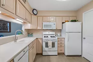 8220 Mulberry Ct, Palos Hills, IL 60465 - Photo 10