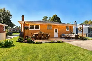 300 Wisconsin Dr, Des Plaines, IL 60016 - Photo 26