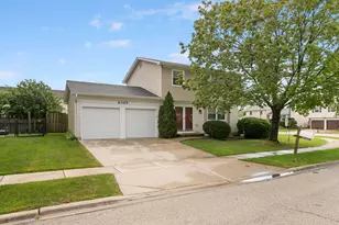 4345 Rock Cove Dr, Hoffman Estates, IL 60192 - Photo 2
