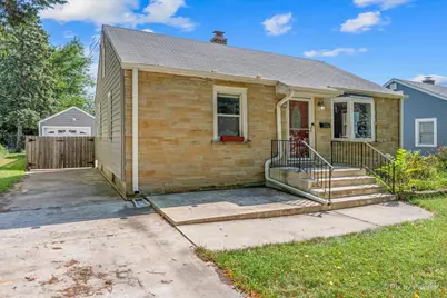 436 Le Grande Boulevard, Aurora, IL 60506 - Photo 2