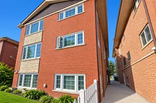 9470 W Lawrence Ct, Schiller Park, IL 60176 - Photo 2