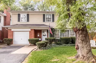 608 S Walnut Ave, Arlington Heights, IL 60005 - Photo 1