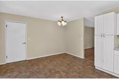 7714 Brookhaven Avenue, Darien, IL 60561 - Photo 8