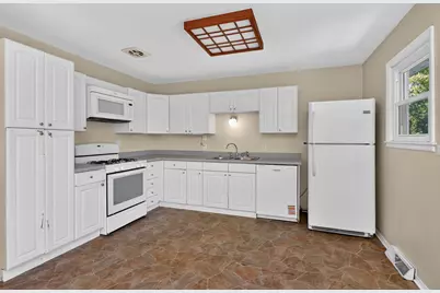 7714 Brookhaven Avenue, Darien, IL 60561 - Photo 6