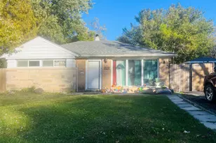 327 Nokomis St, Park Forest, IL 60466 - Photo 1