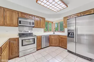970 Ponderosa Ln, Hoffman Estates, IL 60010 - Photo 6