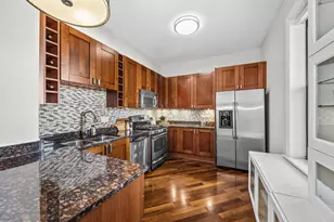 555 W Briar Pl, Chicago, IL 60657 - Photo 8