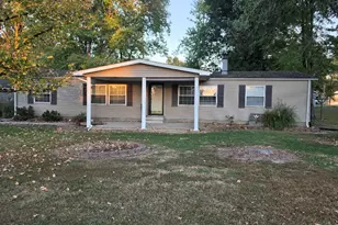 119 W Galaxy Dr, Chicago, IL 62898 - Photo 2