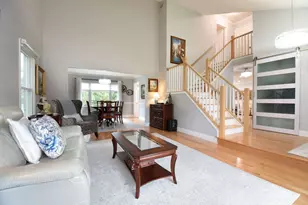 636 Stirling Ln, Prospect Heights, IL 60070 - Photo 4
