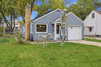 124 S Commonwealth Avenue, Elgin, IL 60123 - Photo 2