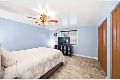 124 S Commonwealth Avenue, Elgin, IL 60123 - Photo 8