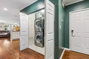 1426 N Orleans St, Chicago, IL 60610 - Photo 8