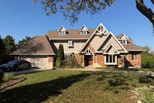 18 Glenoble Ct, Oak Brook, IL 60523 - Photo 1