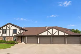 3 Crystal Ct, Pontiac, IL 61764 - Photo 1