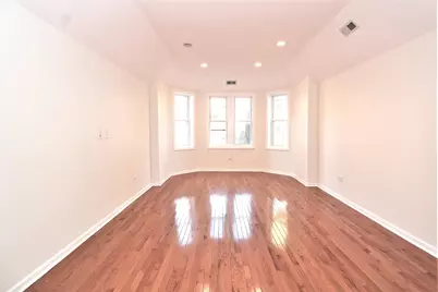 2715 W Thomas Avenue, Chicago, IL 60622 - Photo 2