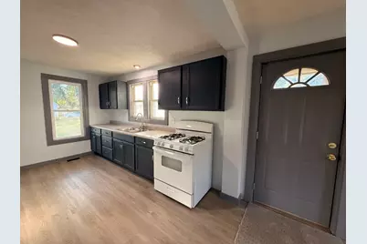 615 W Sherman Avenue, Pontiac, IL 61764 - Photo 4