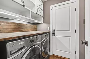 11044 72nd St, Indian Head Park, IL 60525 - Photo 10